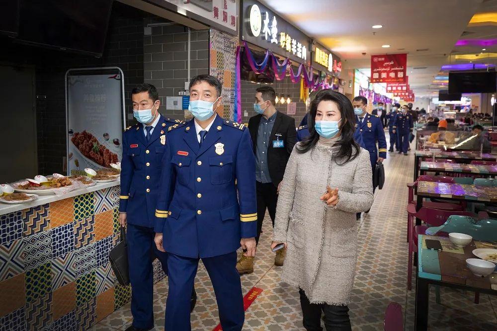 姚清海总队长带队督导检查乌鲁木齐市大型商业综合体消防安全